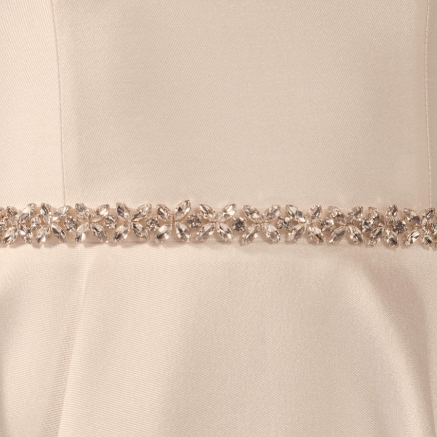Fotografia: Cinto para vestido de noiva em organza com detalhes em cristal branco