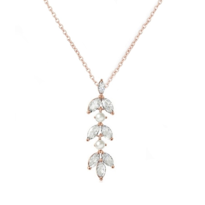 Fotografía: Collar con colgante Amalia de oro rosa, circonitas y perlas