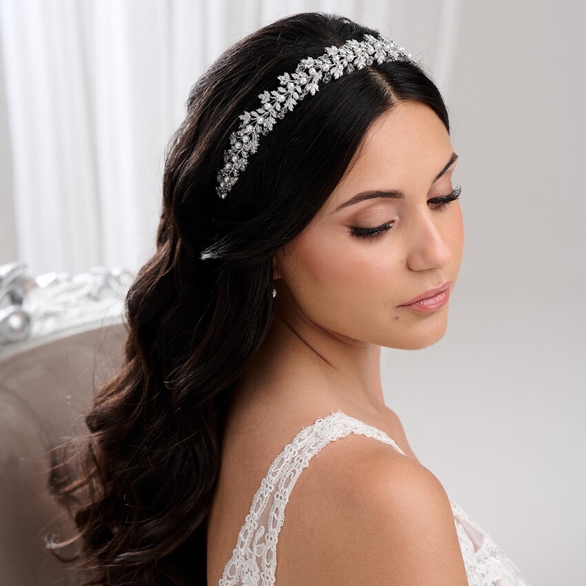 Fotografía: Diadema de boda «Tuscany» con hojas de cristal plateado y perlas
