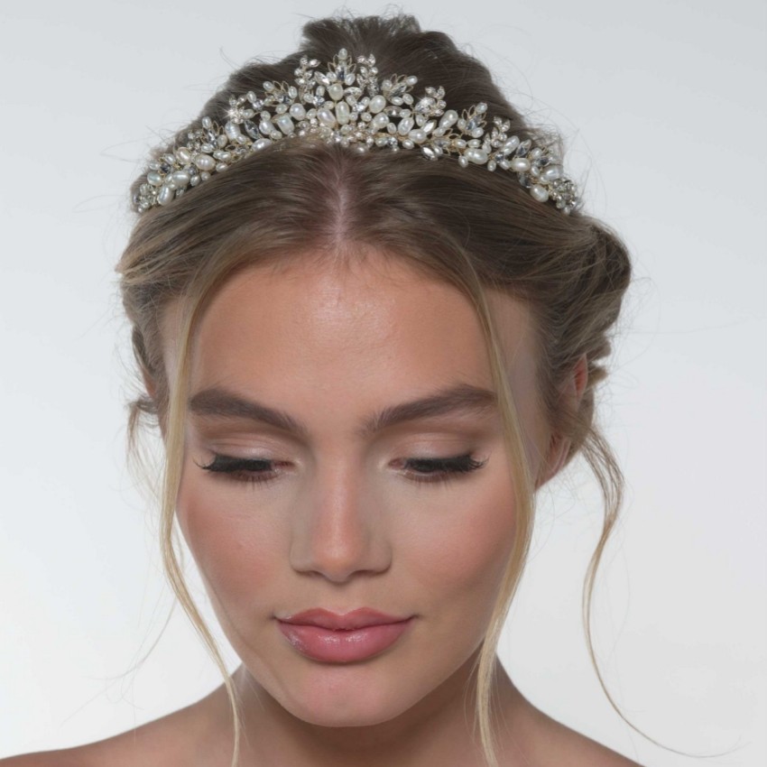 Fotografía: Diadema de hojas de cristal dorado de acacia y perlas de agua dulce