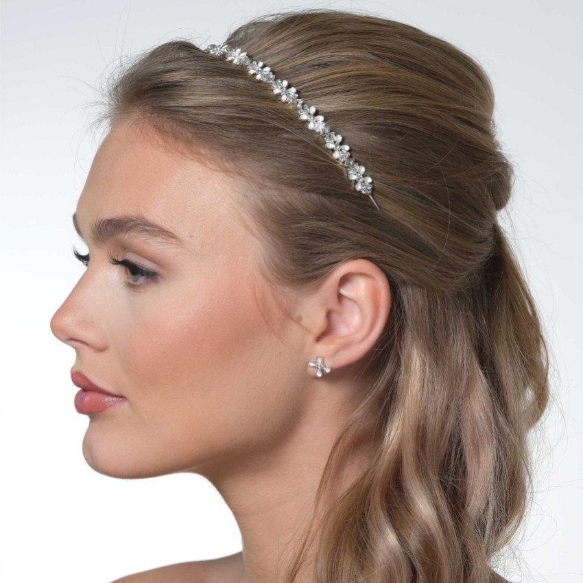 Fotografía: Diadema floral delicada de plata de Clover