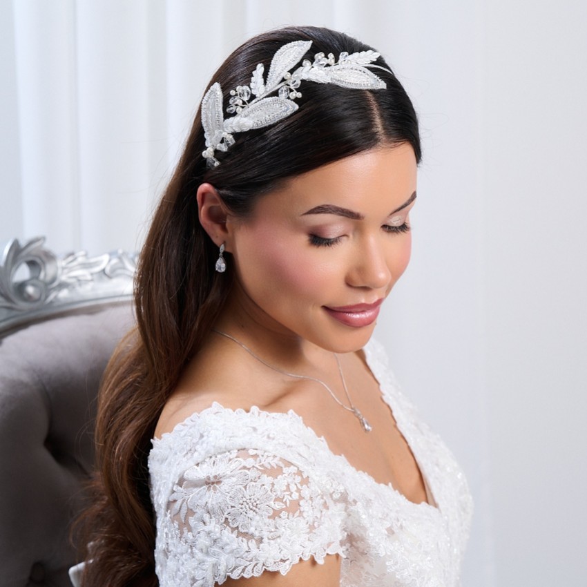 Fotografía: Diadema lateral con hojas de cuentas de inspiración vintage de Astoria