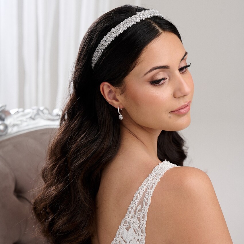 Fotografía: Diadema nupcial Sorrento CZ con adornos de cristal
