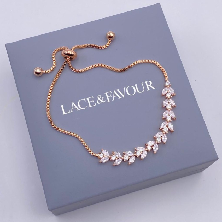 Fotograf: Dotty Rose Gold Crystal Leaves Verstellbares Armband