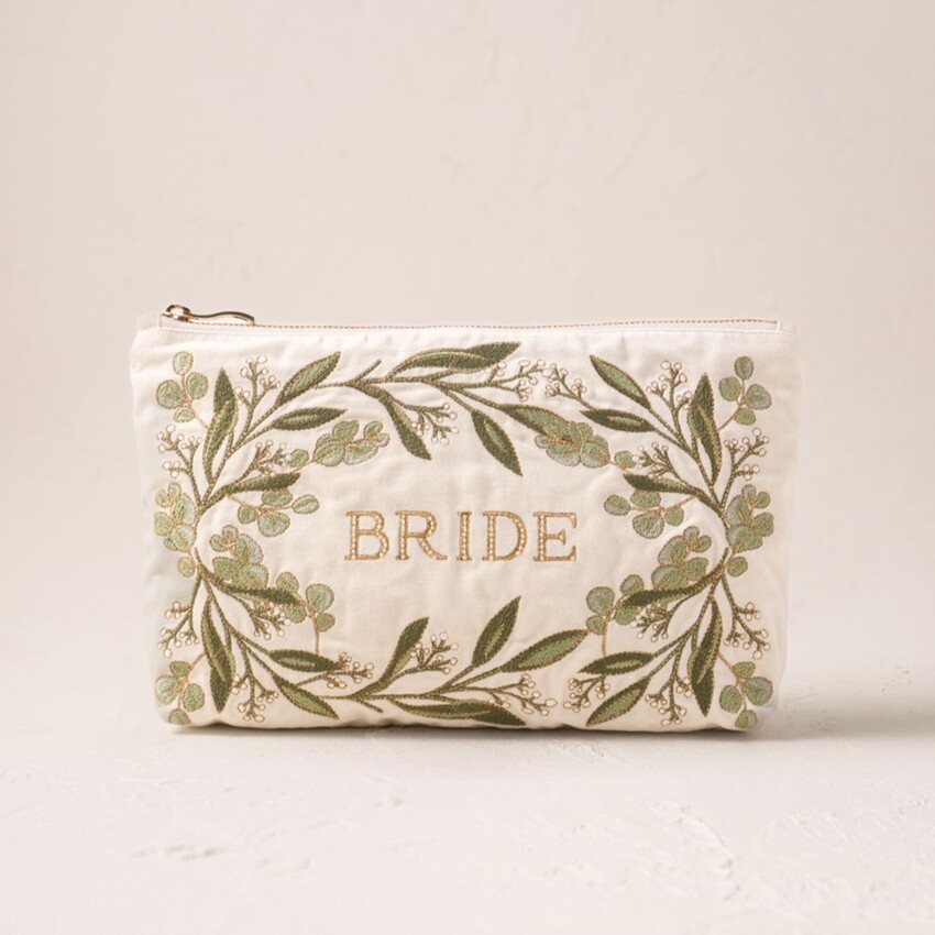 Photograph: Elizabeth Scarlett Olive Branch Bride Cream Velvet Pouch