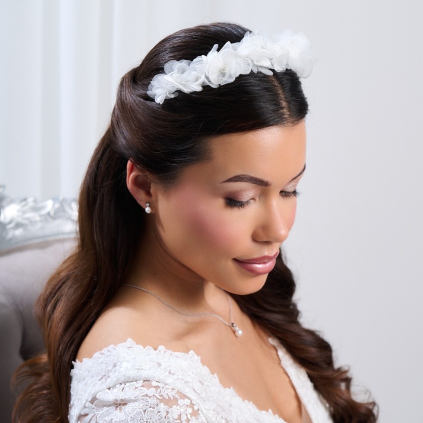 Photograph: Fleur Ivory Lace Flower Headband