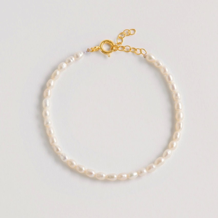Photograph: Freya Rose Dainty Rice Pearl Bracelet