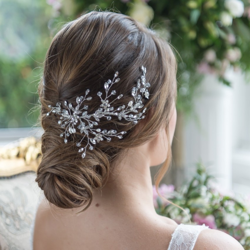 Fotografia: Grinalda de cabelo para casamento com spray de cristais delicados da Liliana