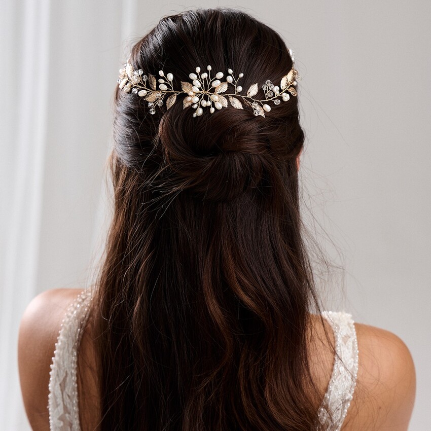 Fotografia: Grinalda de cabelo «Woodland Dream» com folhas douradas e pérolas de água doce