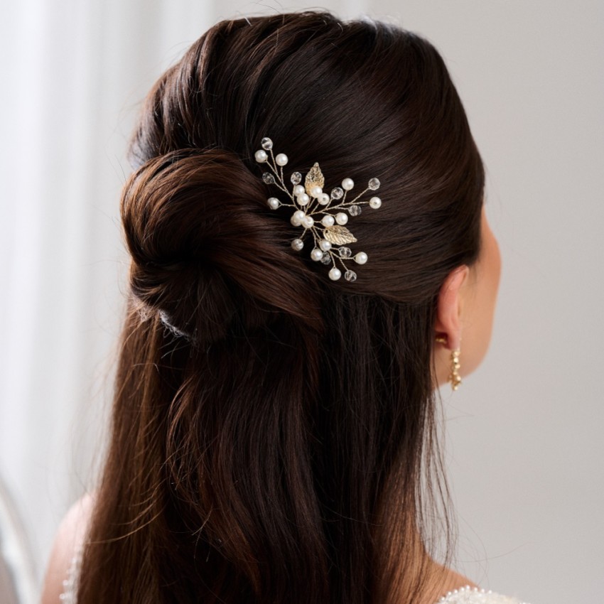 Fotografía: Horquilla de boda con hojas doradas de octubre y perlas