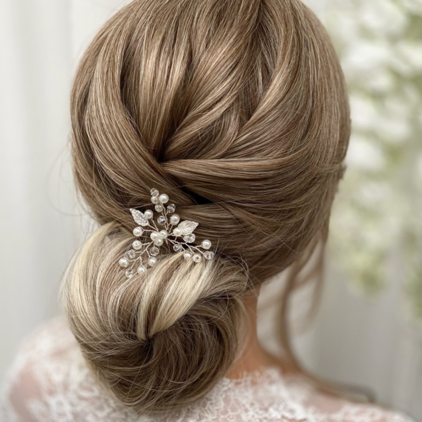 Fotografía: Horquilla de boda con hojas plateadas de octubre y perlas