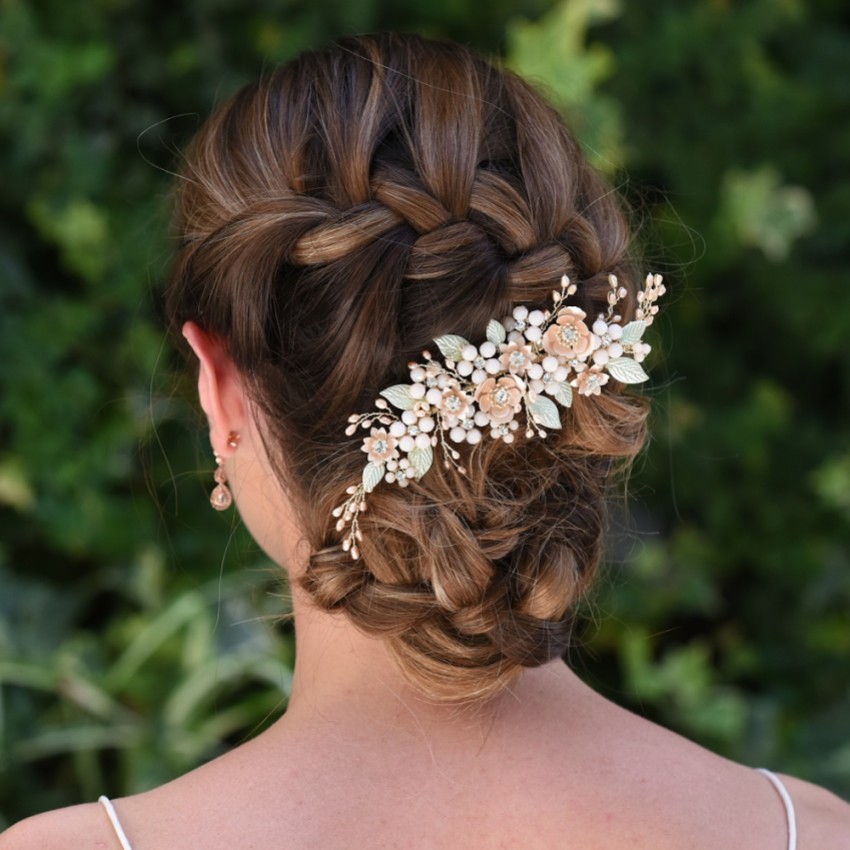 Fotografia: Ivory and Co Acessório para o cabelo Botanica com flores em tons de champanhe dourado e rosa