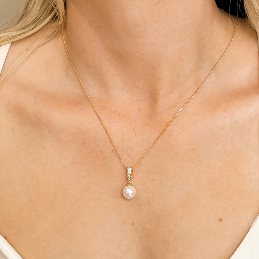 Photograph: Ivory and Co Berwick Gold Pearl Pendant Necklace