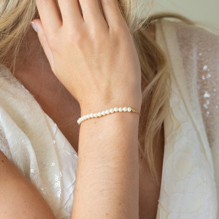 Zdjęcie: Ivory and Co Bransoletka Carlisle z zapięciem typu toggle w kolorze złotym z perłami
