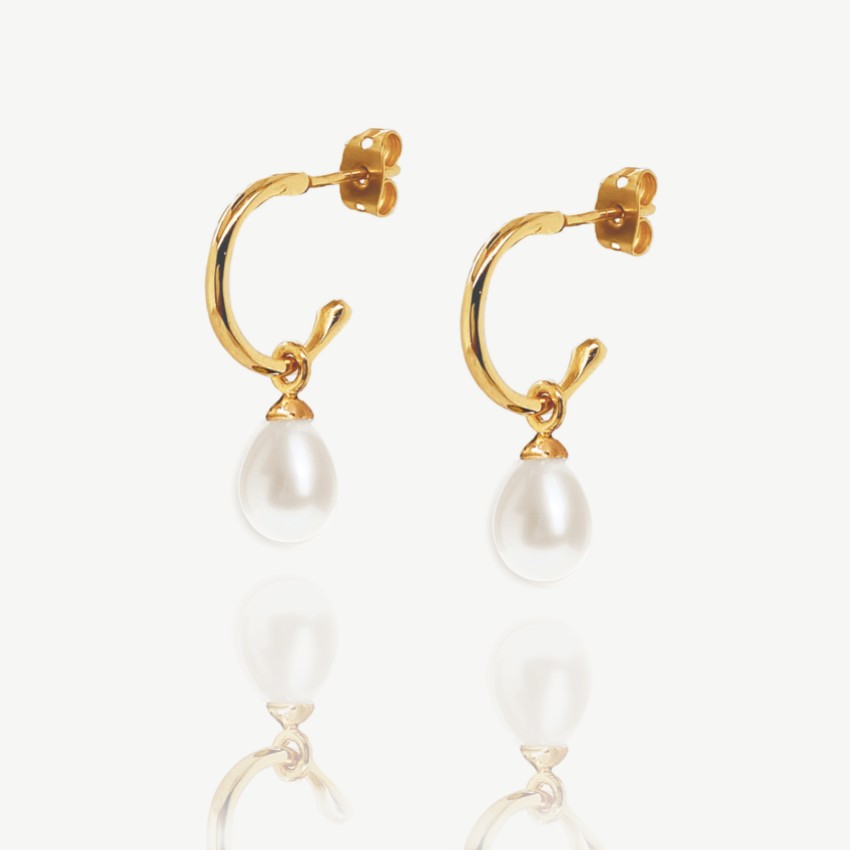 Fotografia: Ivory and Co Brincos de argola Harrow Gold Pearl