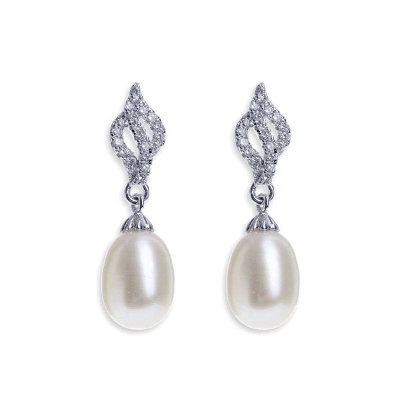 Fotografia: Ivory and Co Brincos de noiva com pingentes em forma de pérola de Lisboa