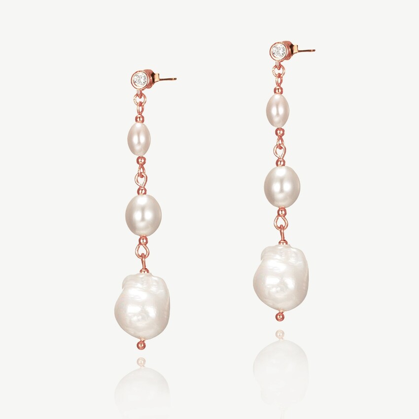 Photograph: Ivory and Co Cheltenham Rose Gold Drop Pearl Earrings