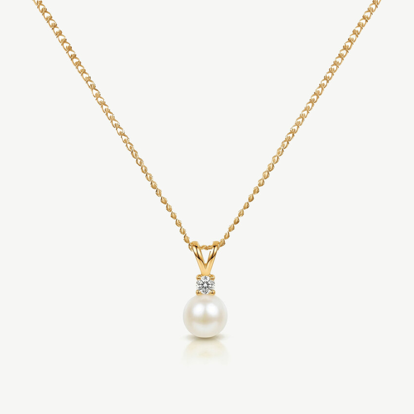 Photograph: Ivory and Co Classic Gold Pearl Pendant Necklace
