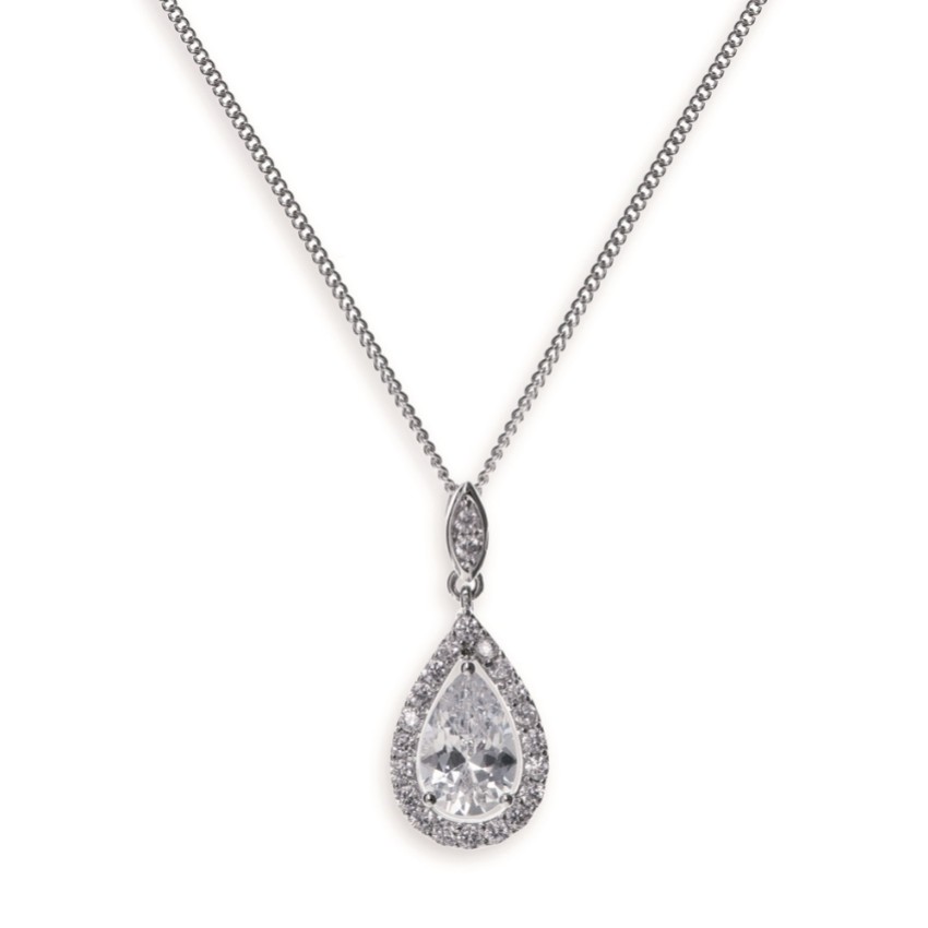 Fotografía: Ivory and Co Collar con colgante de cristal Belmont