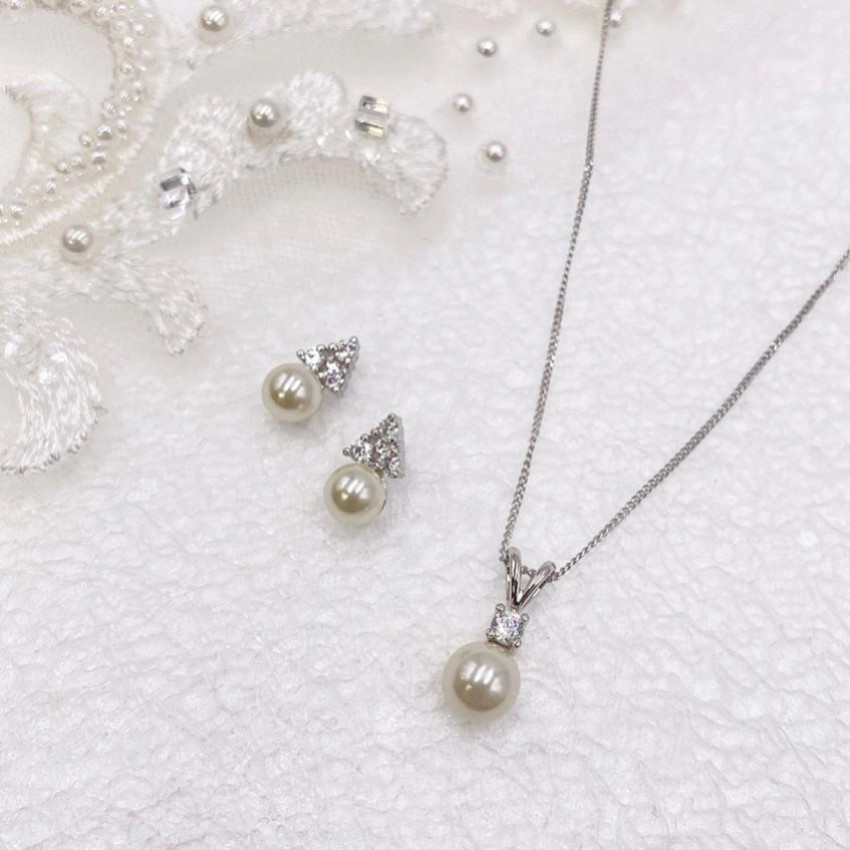 Fotografia: Ivory and Co Conjunto clássico de joias nupciais com pérolas