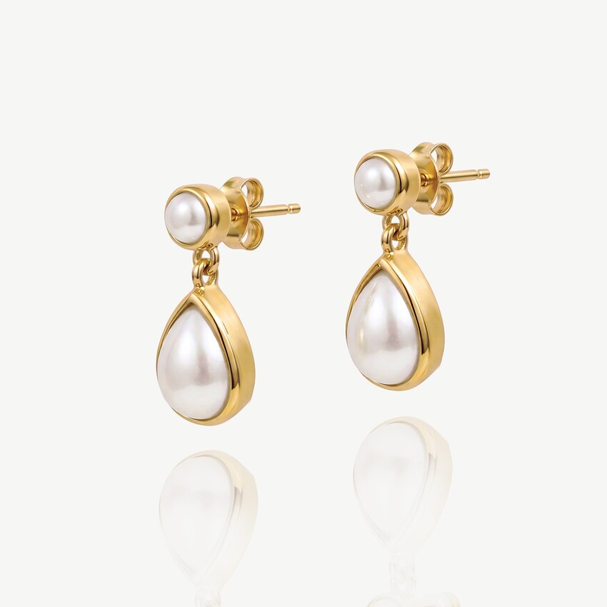 Photograph: Ivory and Co Corsica Gold Pearl Earrings