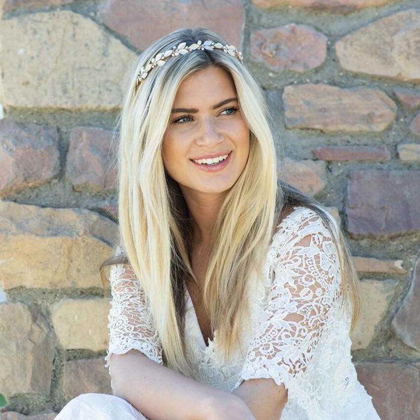 Fotografía: Ivory and Co Diadema con hojas esmaltadas en dorado y motivos de flores de melocotonero