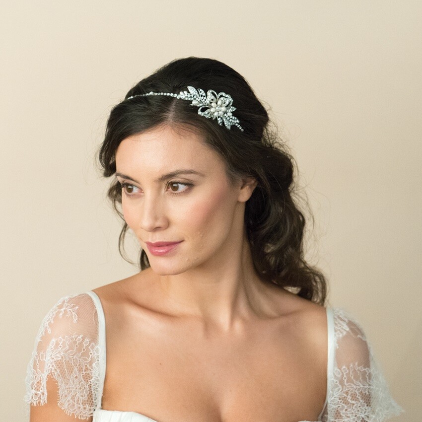 Fotografía: Ivory and Co Diadema floral para boda «Delphi Pearl and Crystal»