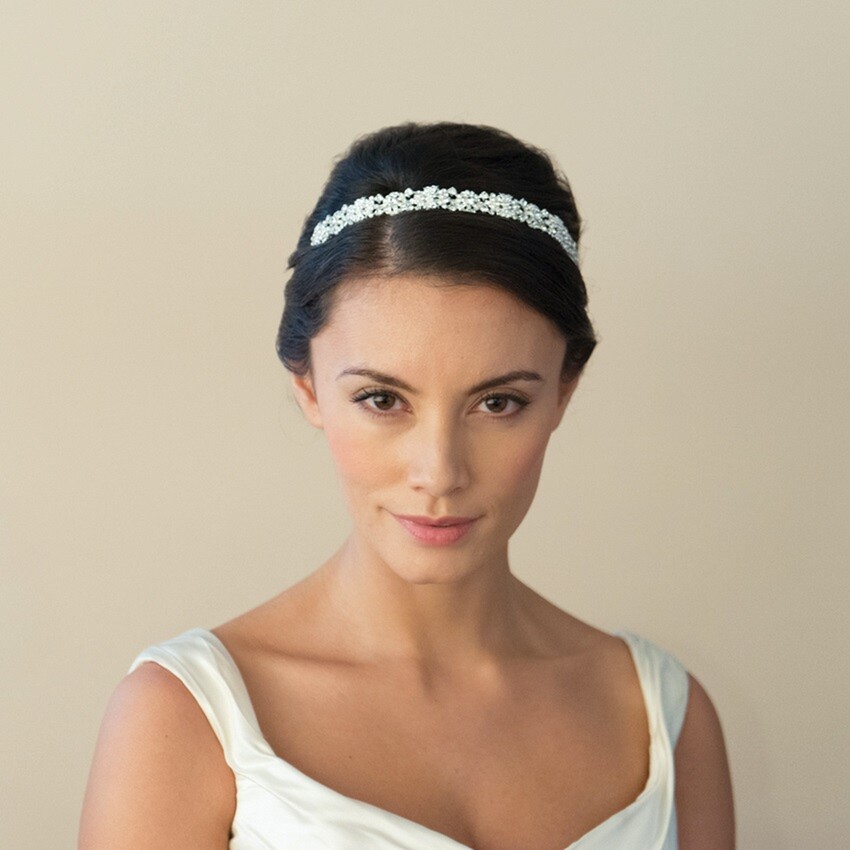 Fotografía: Ivory and Co Diadema nupcial «Natalia» con adornos de cristal