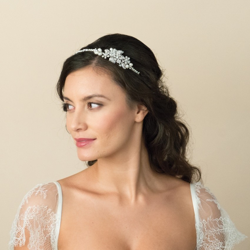 Fotografia: Ivory and Co Fita para o cabelo de noiva Clara Pearl e Crystal