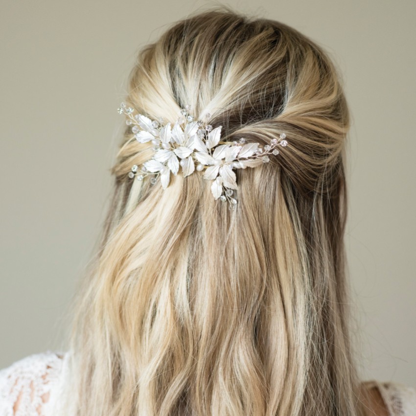Fotografia: Ivory and Co Grampo de cabelo para casamento com folhas esmaltadas em prata Fairydust
