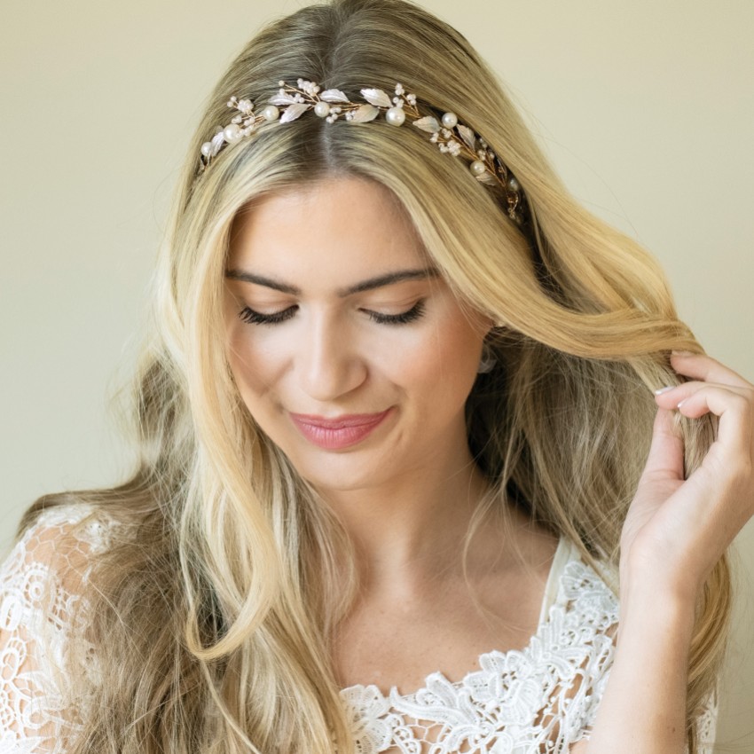 Fotografia: Ivory and Co Grinalda de cabelo com folhas douradas e pérolas Skylark