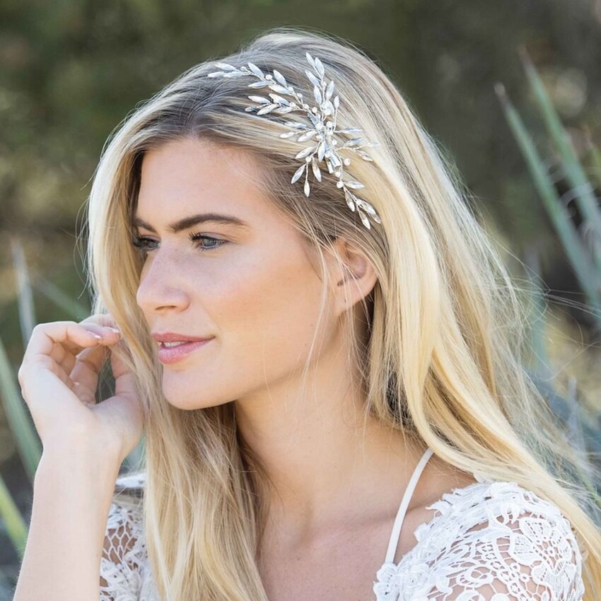 Fotografía: Ivory and Co Horquilla para el pelo de boda con adorno de cristal «Wintersweet»