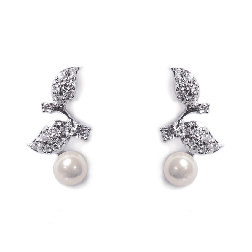 Fotografía: Ivory and Co Pendientes de boda «Aphrodite» con hojas de cristal y perlas