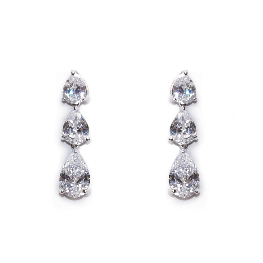 Fotografía: Ivory and Co Pendientes de boda de cristal en forma de lágrima «Purity»