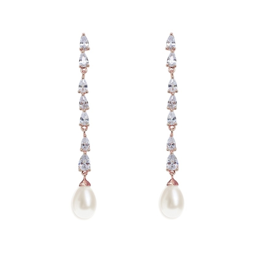 Fotografía: Ivory and Co Pendientes largos de perlas con cristal en color oro rosa de Melbourne