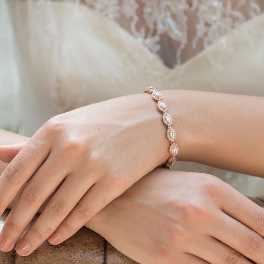 Fotografía: Ivory and Co Pulsera de boda con circonitas «Promise» (oro rosa)