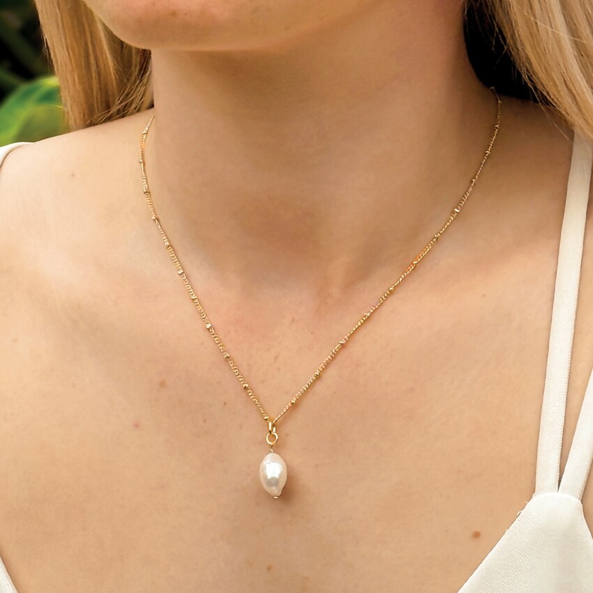 Photograph: Ivory and Co Saint Lucia Gold Pearl Pendant Necklace