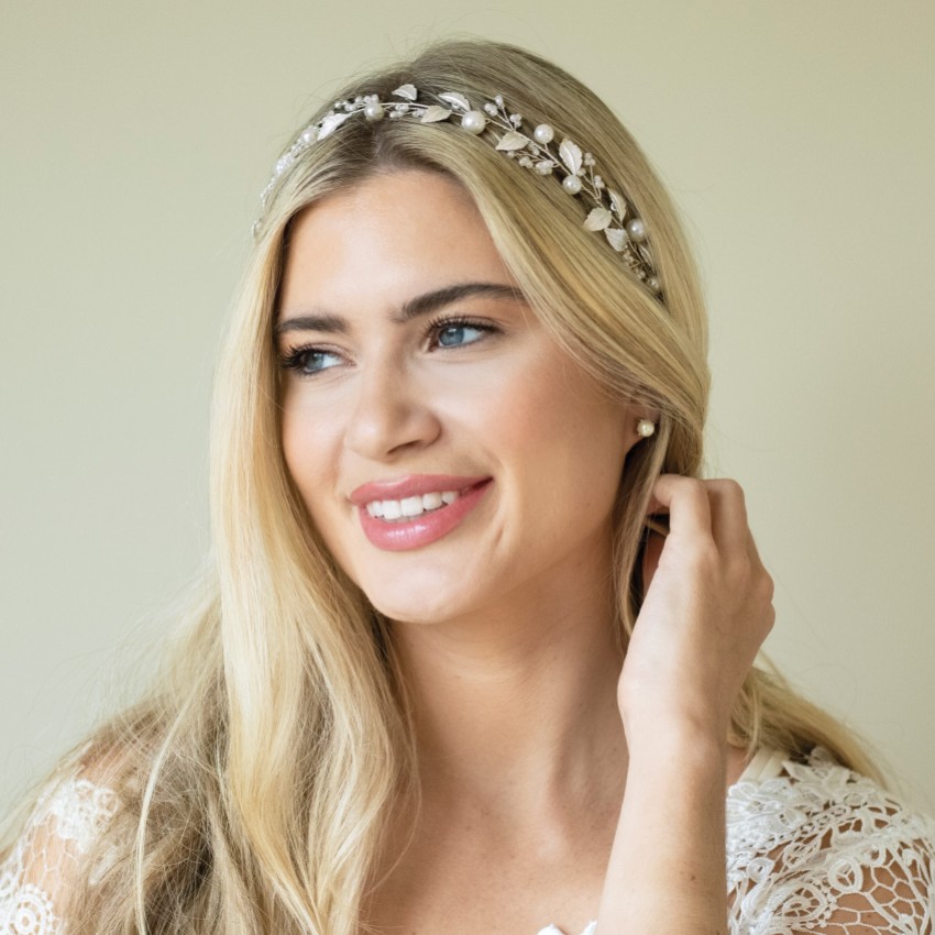 Photograph: Ivory and Co Skylark Silver Leaves and Pearl Hair Vine