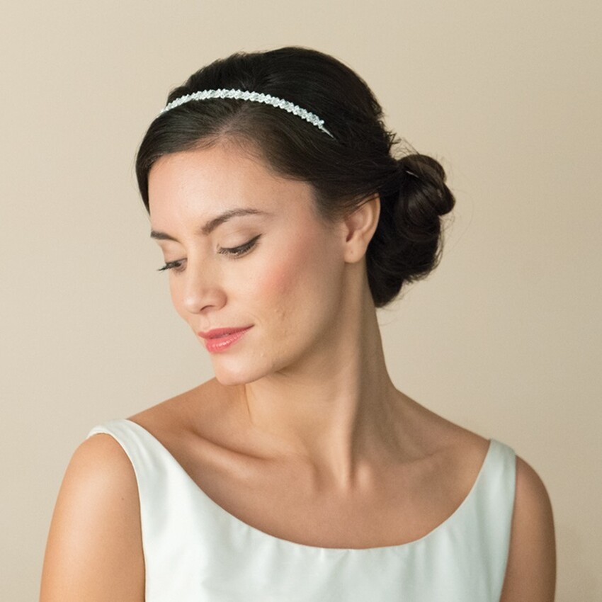 Zdjęcie: Ivory and Co Srebrna opaska ślubna Eden Narrow z kryształkami