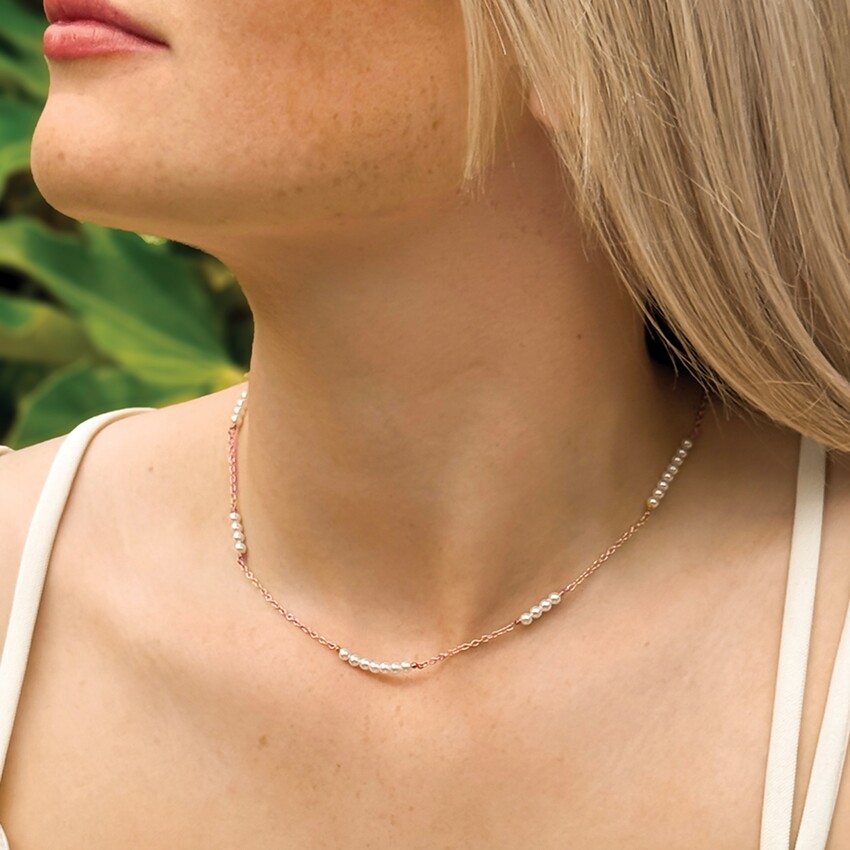 Photograph: Ivory and Co St Ives Rose Gold Pearl Chain Necklace