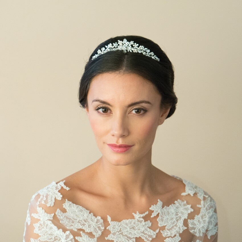 Zdjęcie: Ivory and Co Tiara ślubna „Melody” z kwiatami, perłami i kryształkami