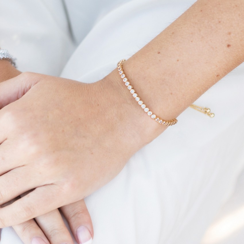 Fotograf: Ivory and Co Tivoli Gold zierliche Crystal Toggle-Armband