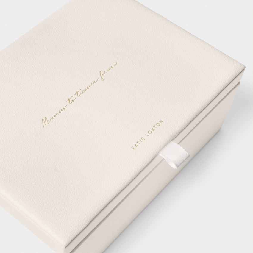 Fotografia: Katie Loxton Caixa de recordações de casamento «Memórias para guardar para sempre»