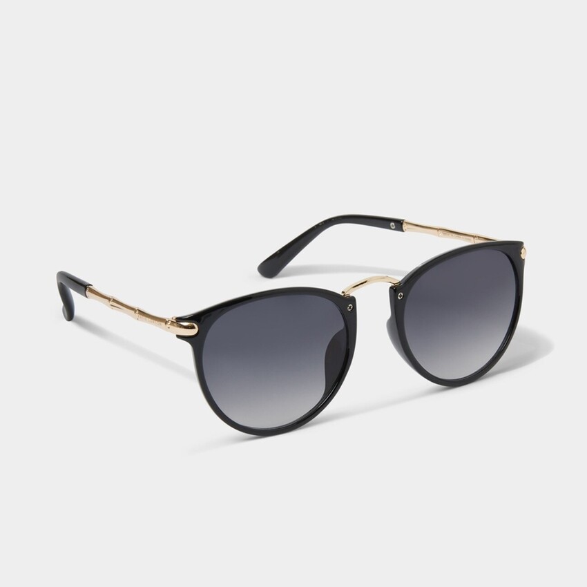 Zdjęcie: Katie Loxton Czarne okulary przeciwsłoneczne typu „cat eye” marki Santorini