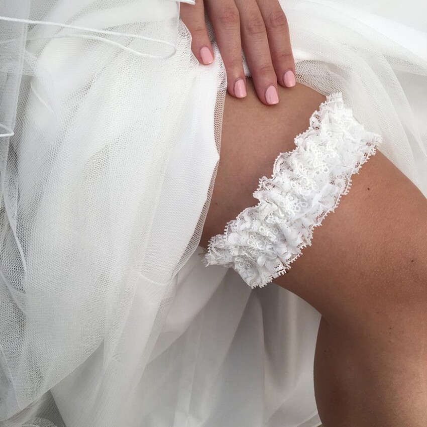 Fotografía: Liguero nupcial clásico de encaje marfil «Honesty»