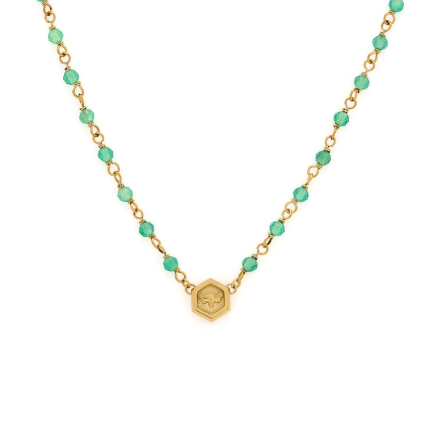 Fotografia: Olivia Burton Colar com pingente de contas Minima Bee, banhado a ouro e verde