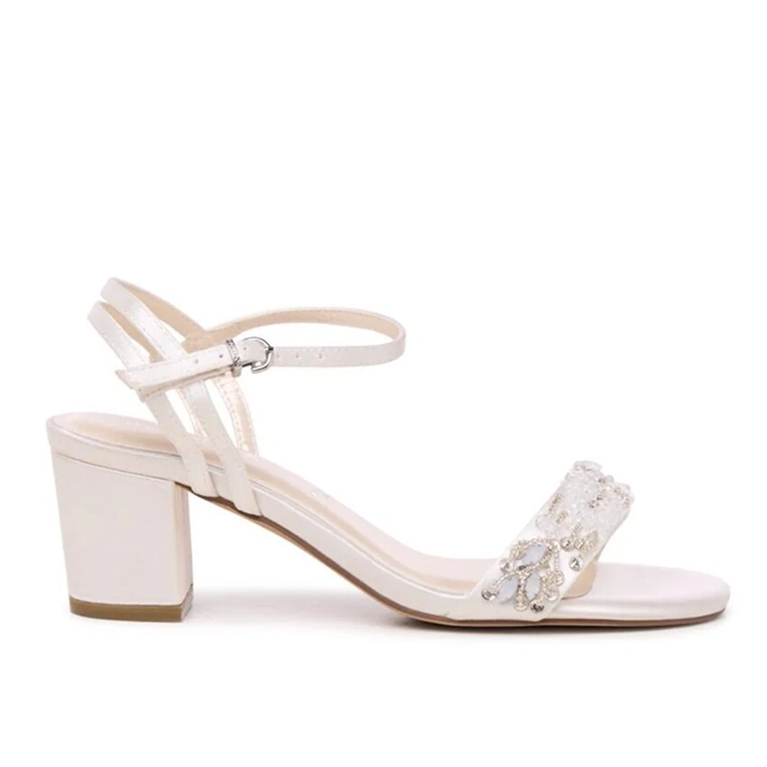 Zdjęcie: Paradox London Adorn Ivory Satin Jewelled Wide Fit Block Strap Sandals