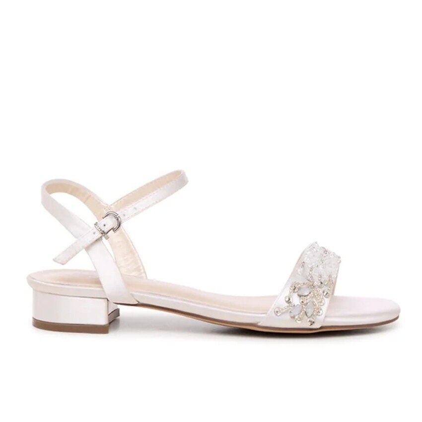 Zdjęcie: Paradox London Amaryllis Ivory Satin Jewelled Flat Sandals