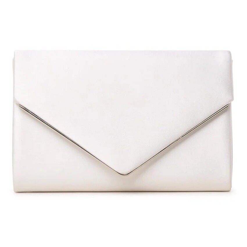 Fotograf: Paradox London Dorothea – Satin-Clutch im Umschlagformat in Elfenbein