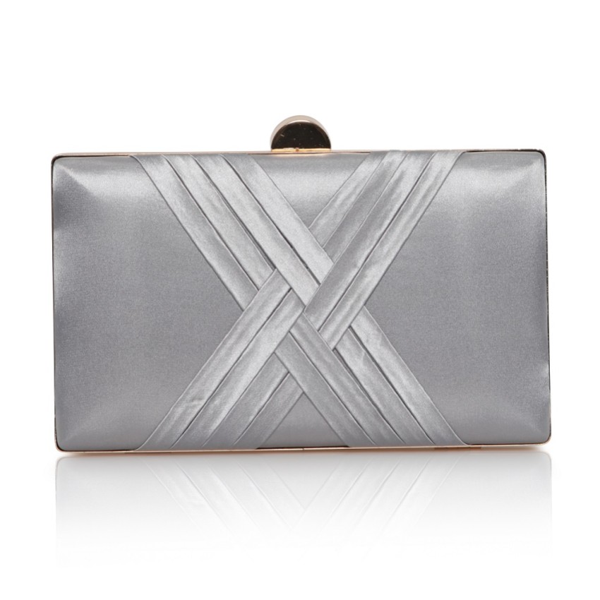 Fotograf: Perfect Bridal Bay Silver Criss Cross Satin Clutch Tasche